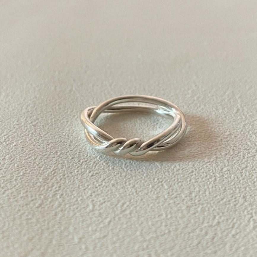 Double Layers Lines Cross Twisted Ring